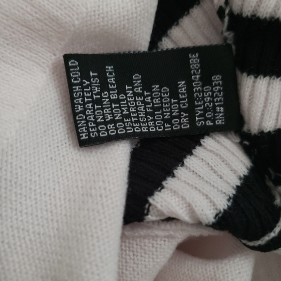 Cliche NWT Ruffle One Cold Shoulder White With Black Stripes Sweater Size M - Picture 6 of 6